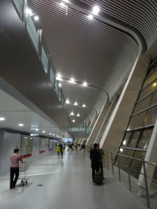 天井の高い美しいターミナル