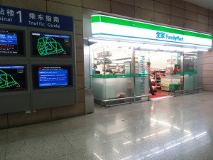 上海浦東空港T1のファミリマートは24時間営業