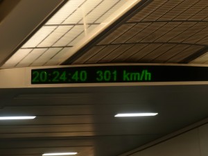 上海のリニアモーターカーの速度表示