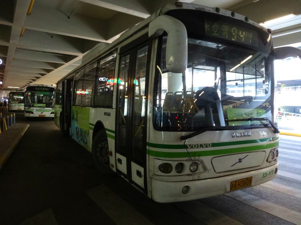 上海虹橋国際空港Ｔ２の東交通中心の941路バス