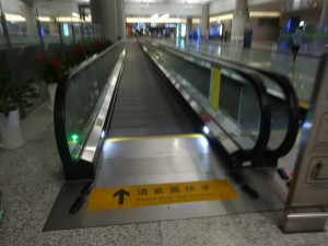 上海虹橋国際空港T2地下の動く歩道
