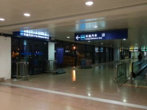 上海浦東国際空港の長距離バスターミナル乗場入り口