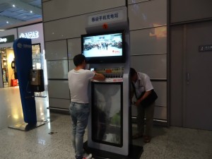 上海虹橋駅の携帯充電スタンド