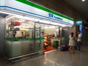 上海浦東国際空港T1ファミリーマート