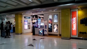 香港国際空港の電気製品の免税店