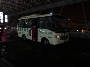 上海浦東国際空港に到着した送迎バス