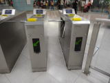 香港国際空港駅の地下鉄（MTR）自動改札機