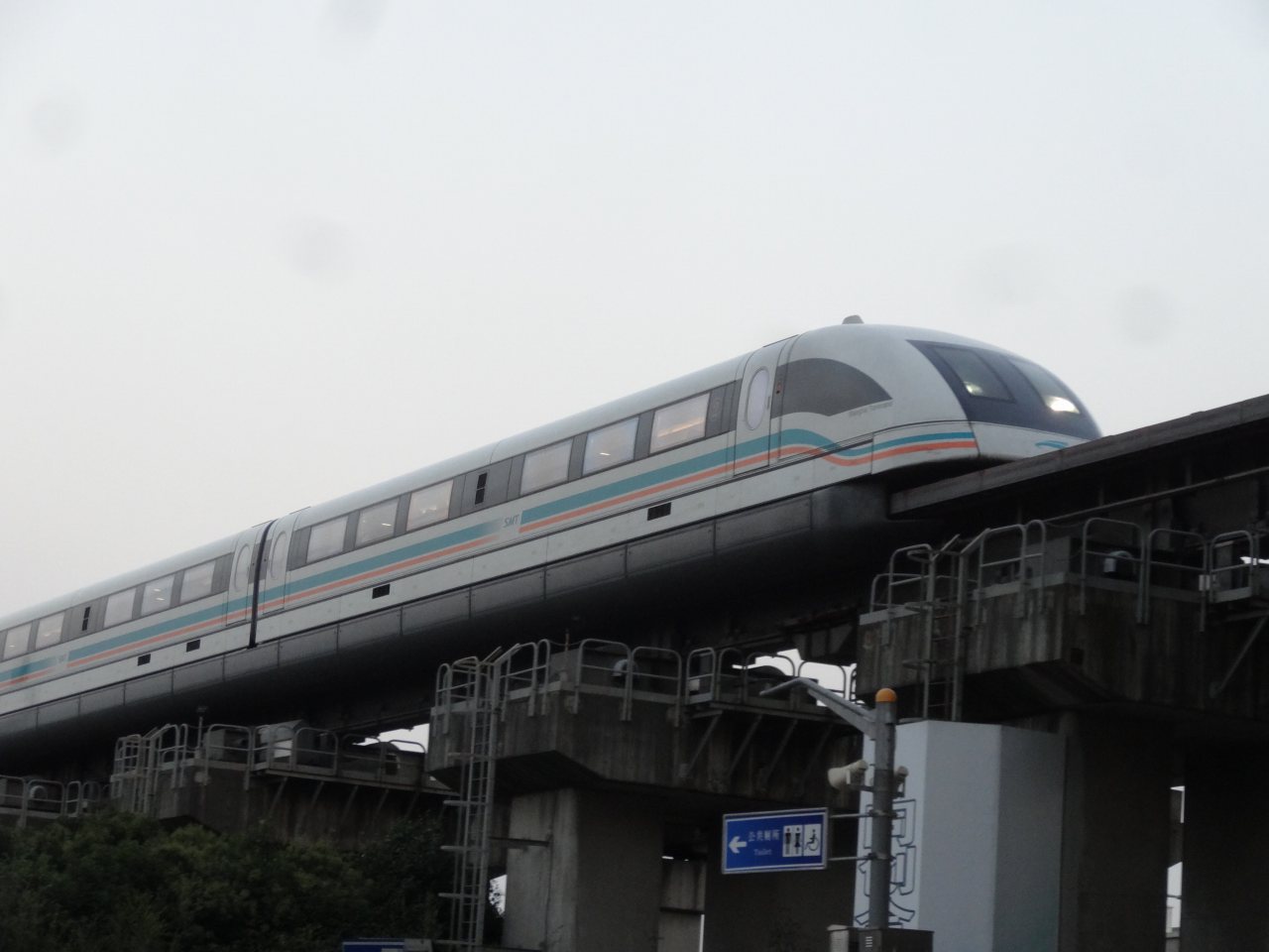 上海のリニアモーターカー